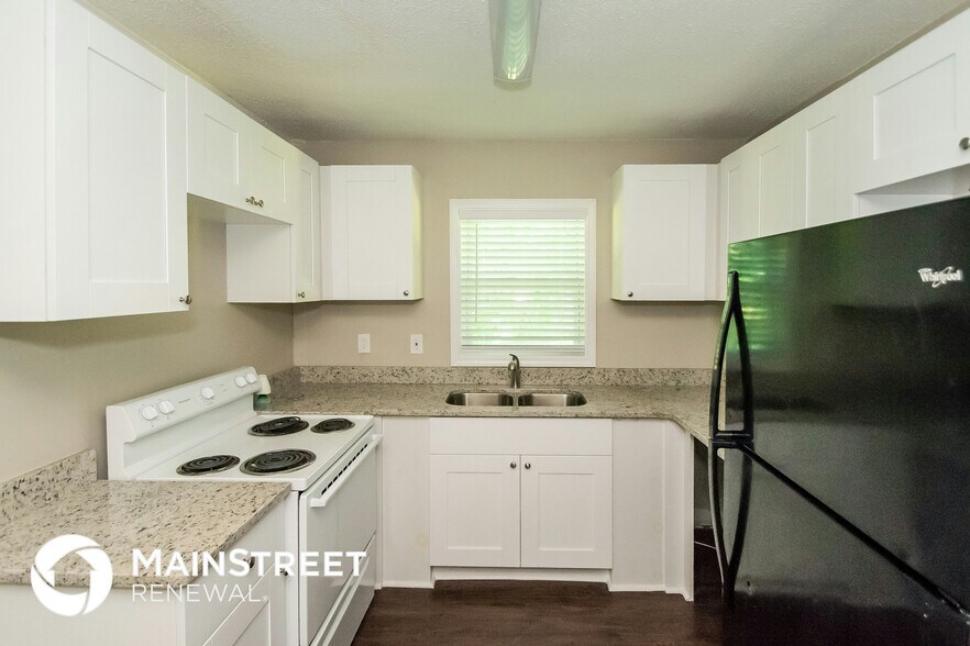 Building Photo - 1809 Doman Cir