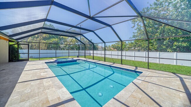 Building Photo - 3 Bedroom, 2 Bath Home with Pool Near Sies...