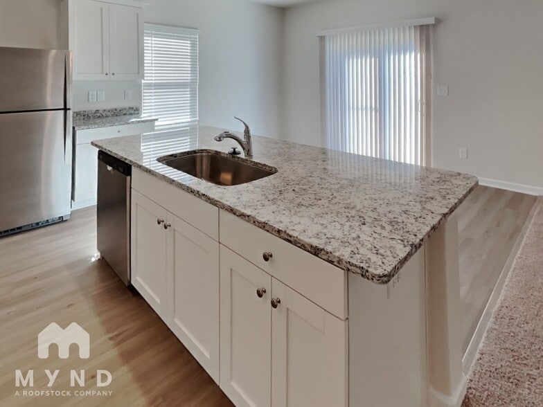 Building Photo - 415 Ivy Bank Dr