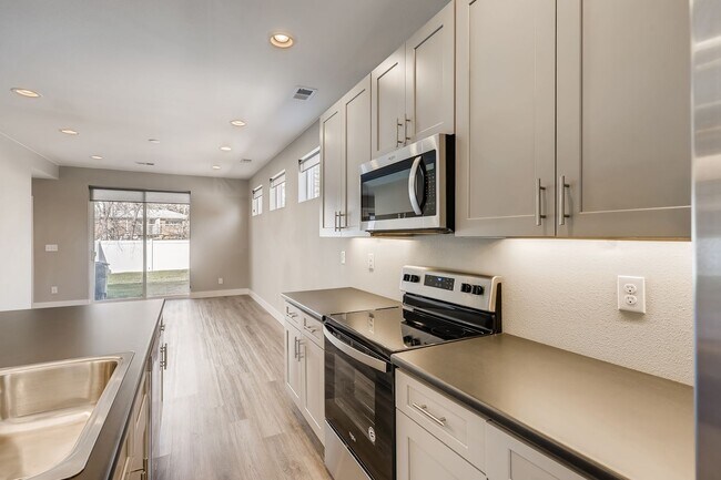 Building Photo - 863 Winona Ct
