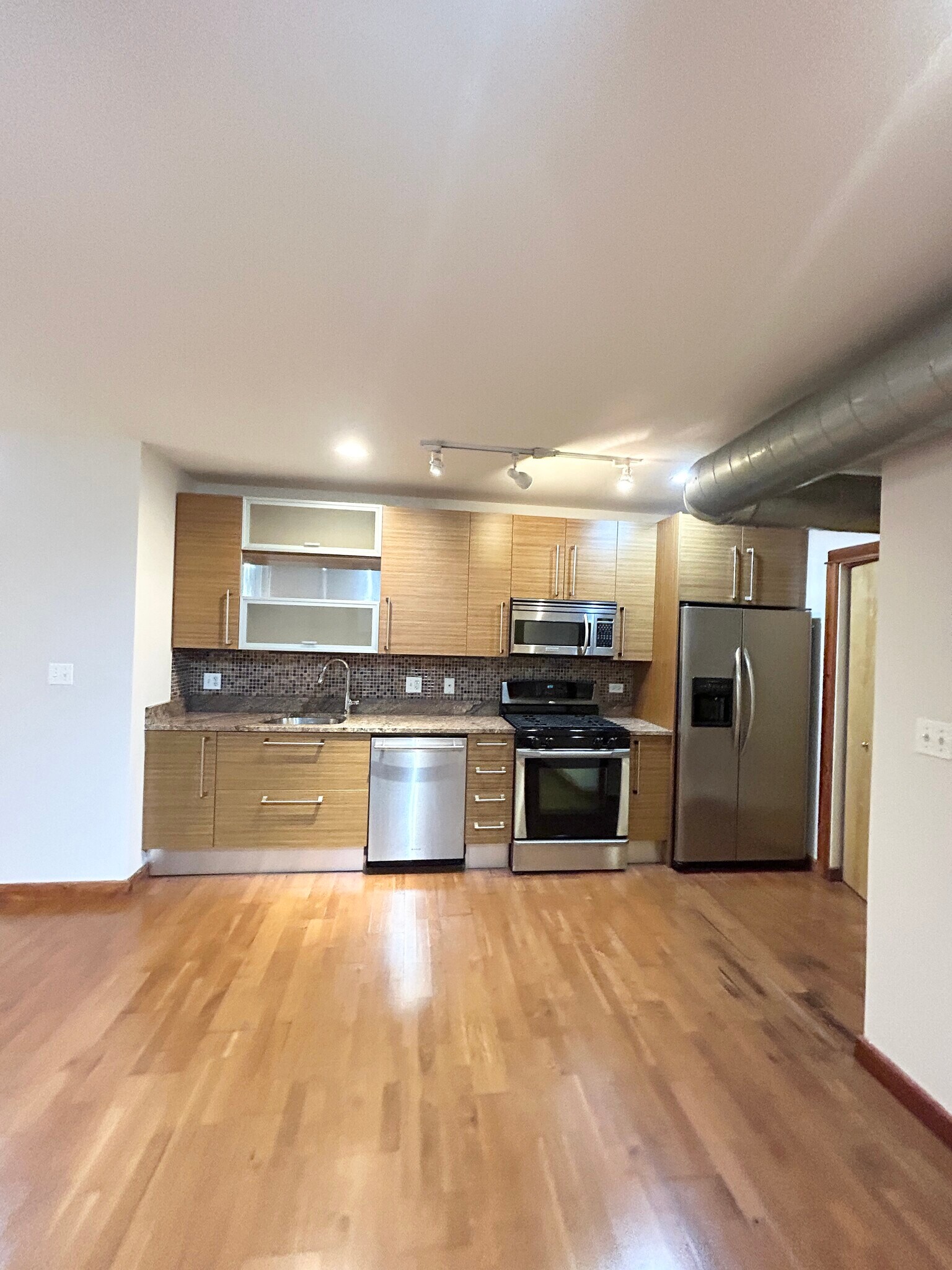 Building Photo - 5346 S Cornell Ave