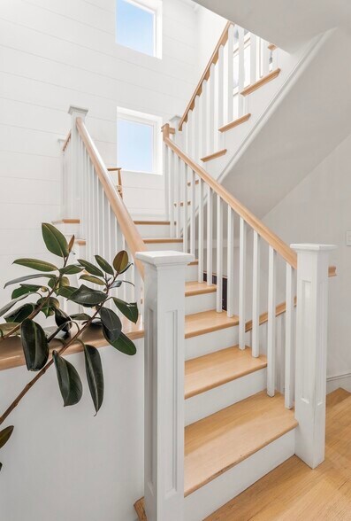 Building Photo - 445 Marine Ave