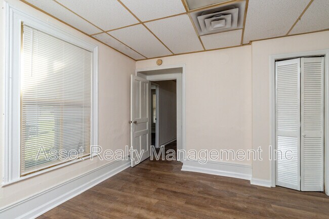 Building Photo - 221 Hawthorne Ave