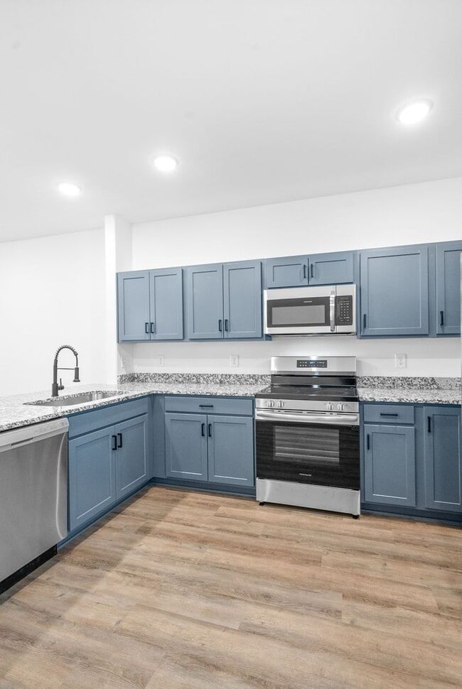 Building Photo - Luxury Townhome For Rent Near Billy Dunlop Park!