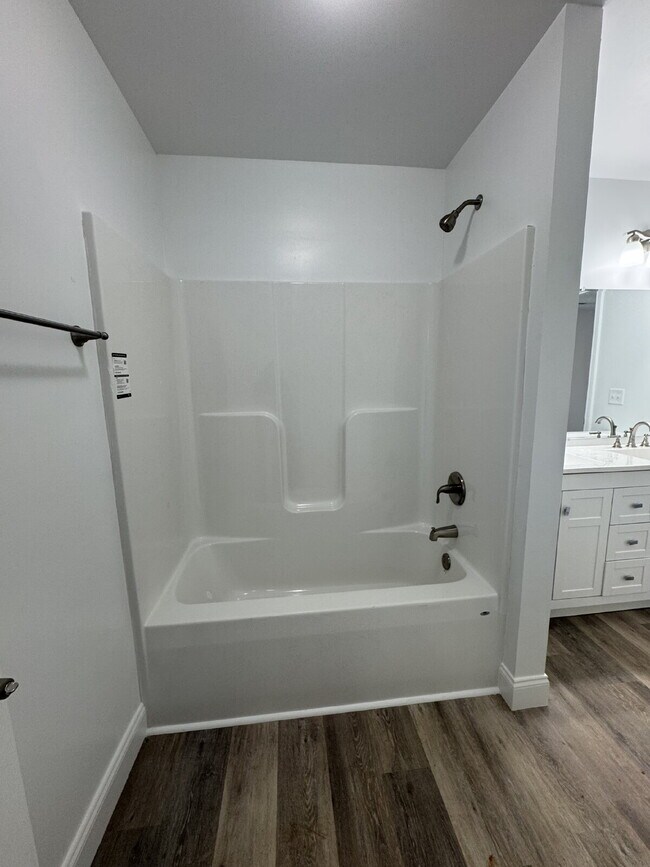 Building Photo - "Charming 3-Bed Haven with Granite Touches in Scenic Mars Hill"