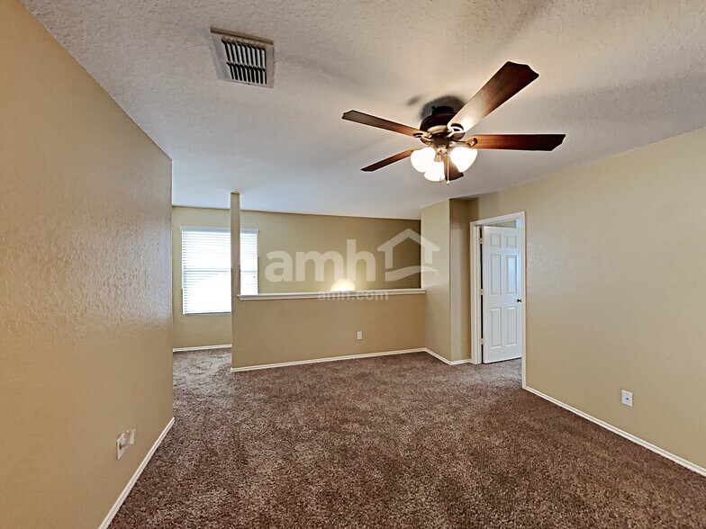 Building Photo - 9247 Pacific Maple