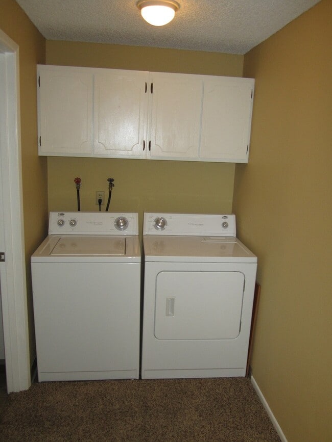 Building Photo - Charming Condo in Gated Community