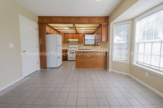 Building Photo - 3 Bed | 2 Bath in East Tulsa!
