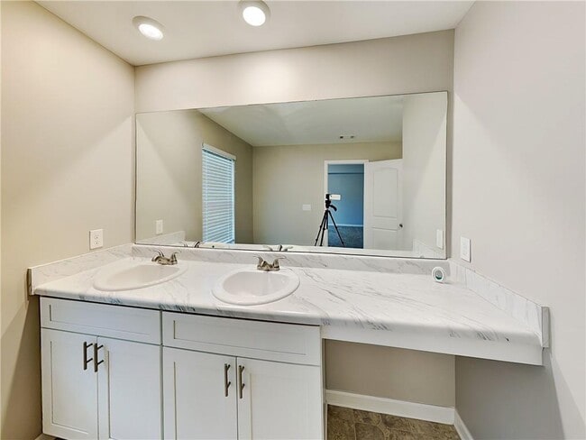 Building Photo - 4903 Heritage Cir