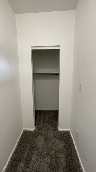 Building Photo - 424 W 7th Ave