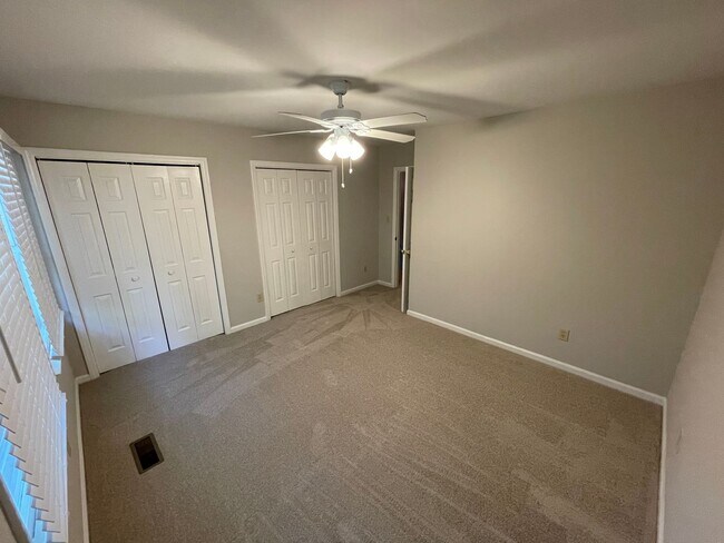 Building Photo - End Unit Townhome in Elizabeth/Plaza Midwood Area!