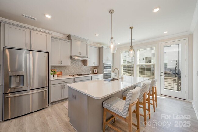Building Photo - 6027 Towering Oaks Dr