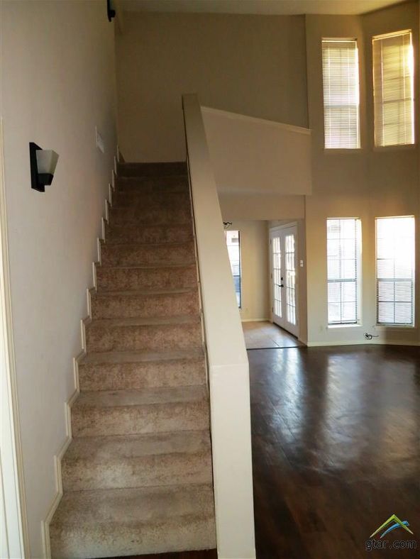 Building Photo - 5809 Hollytree-