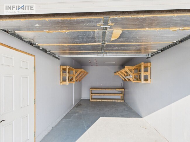 Building Photo - Renovated Condo - 3 Bedroom/2 Bath