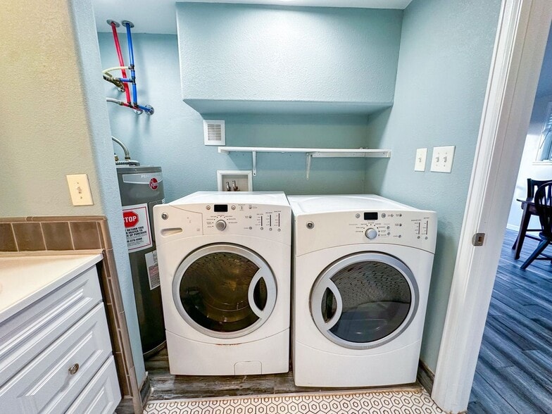 Building Photo - 1611 Carr St