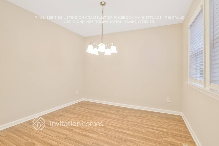 Building Photo - 2621 Windridge Dr