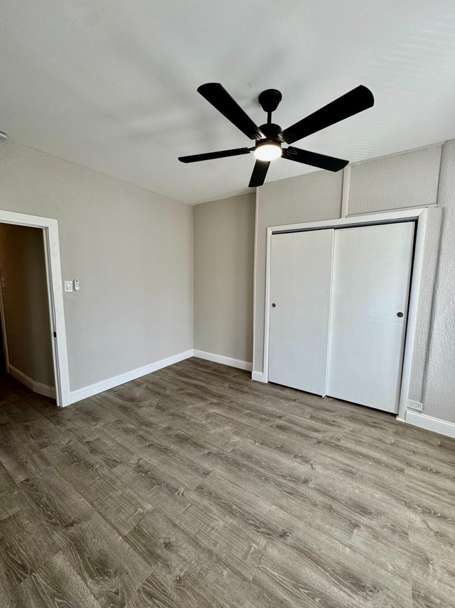 Building Photo - 5517 Jane St