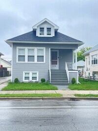 Building Photo - 4438 N Austin Ave