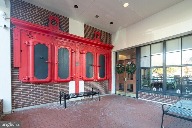 Building Photo - 315 New St