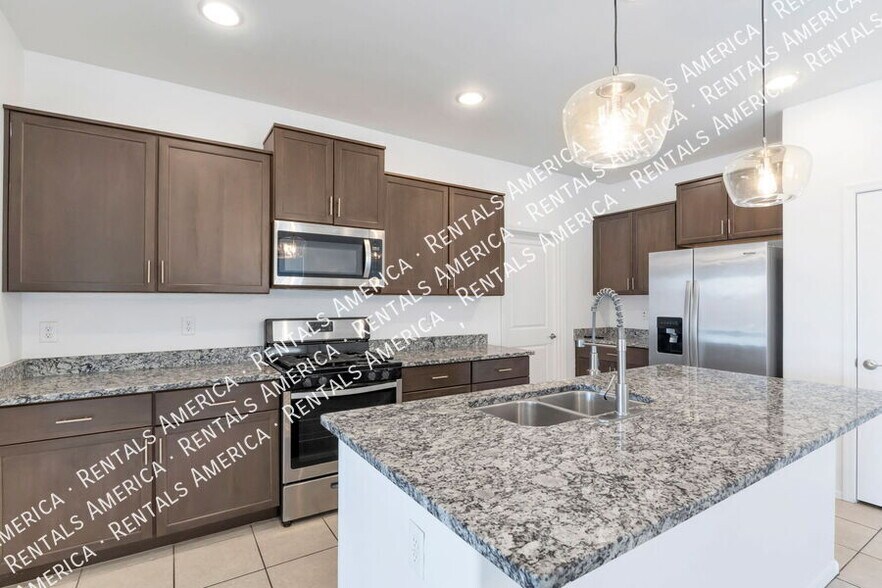 Building Photo - 6952 W Hedge Rose Dr