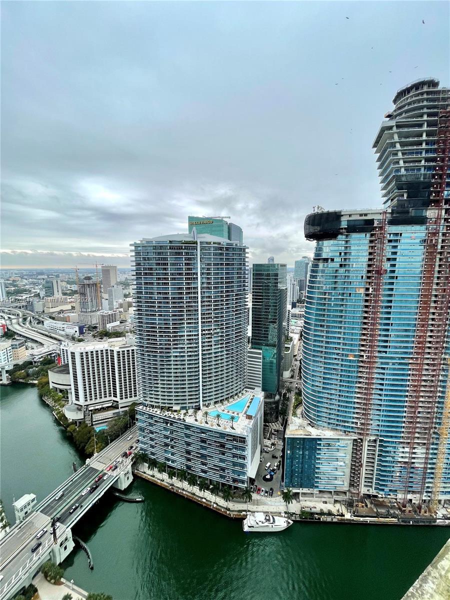 Building Brickell - 465 Brickell Ave