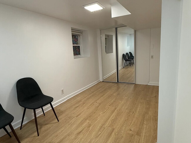 Building Photo - 3318 W Pierce Ave