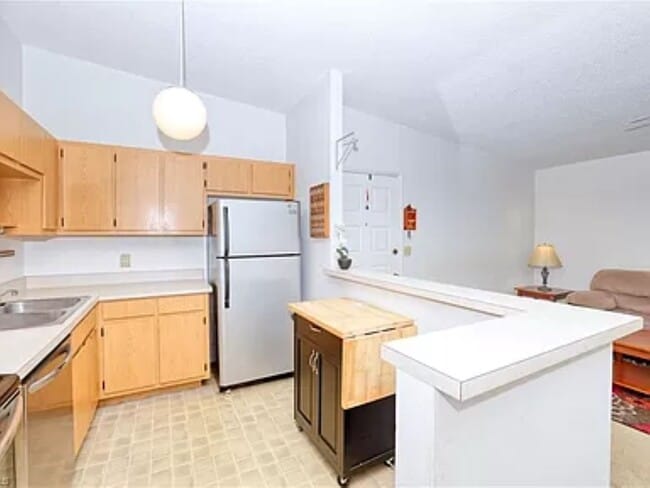 Building Photo - 6492 Royal Woods Dr