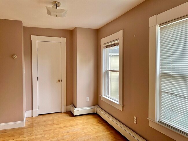 Building Photo - 54 Lewis Ave