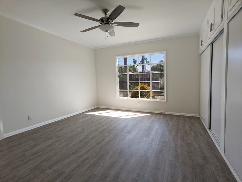 Bedroom - 7677 Hollywood Blvd