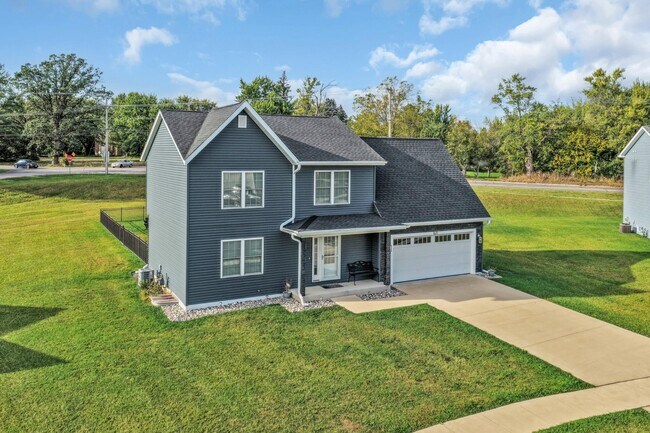 Building Photo - 1631 Smith Ln