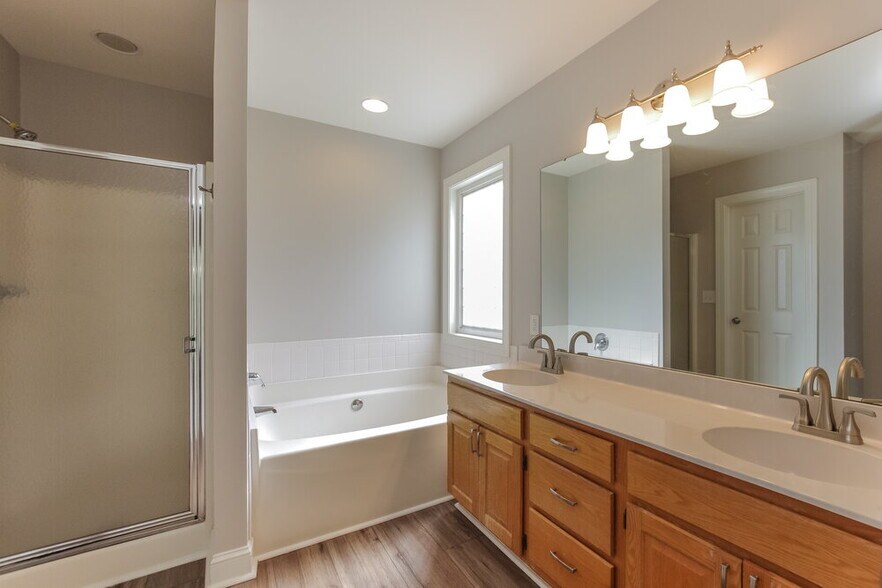 Building Photo - 1052 Enderbury Dr