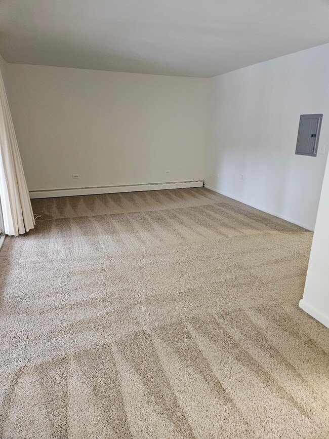 F34 Living Room - Lake Club Apartments