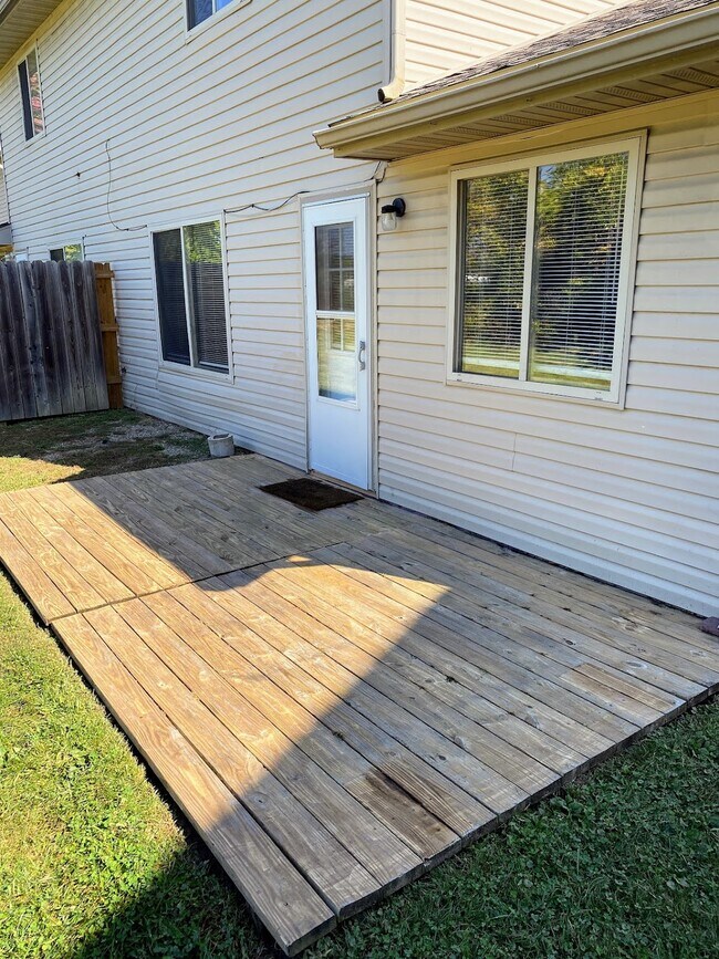 Building Photo - 1106 Fishlock Ave