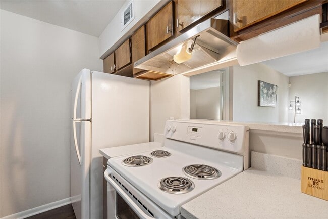 Building Photo - 8419 Hearth Dr