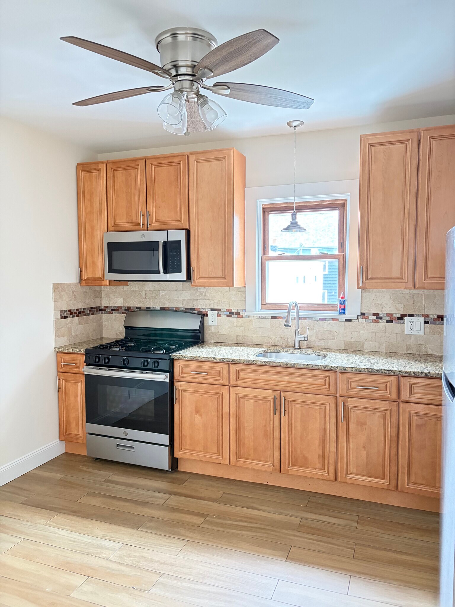 Building Photo - 30 Elm St