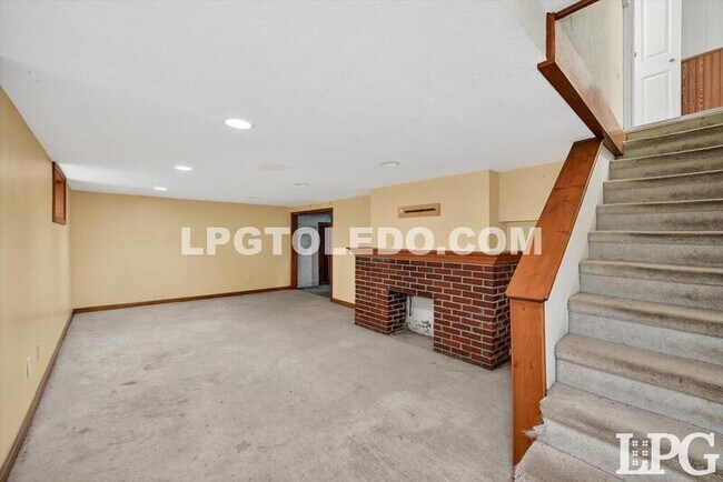 Building Photo - 4120 Parrakeet Ave