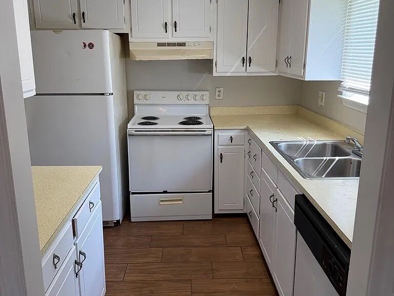 Building Photo - Room in Townhome on W Front St