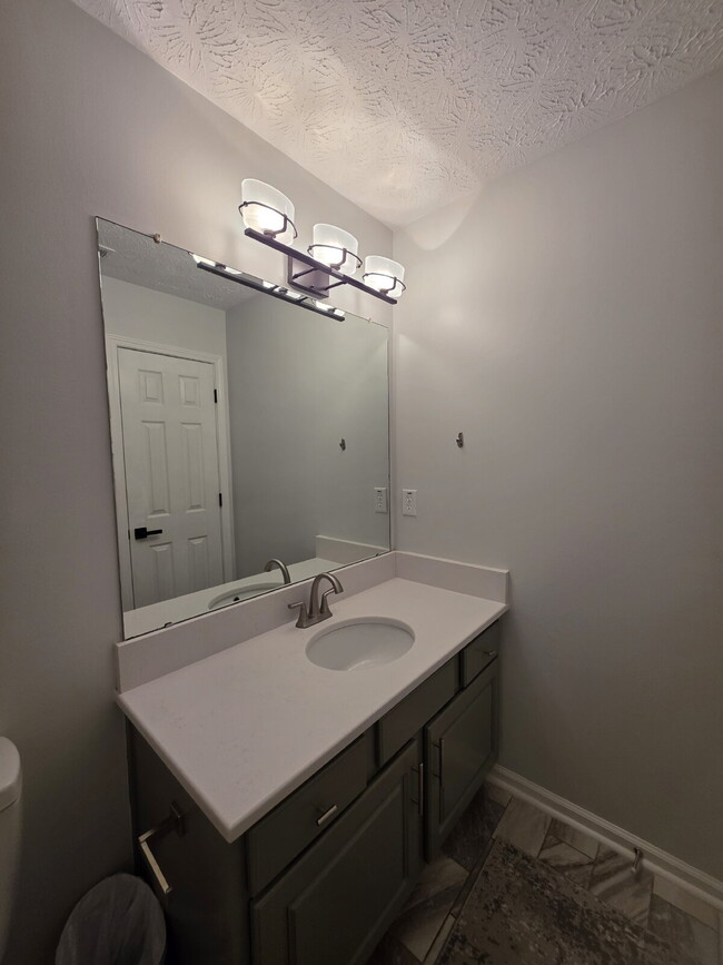Building Photo - Stylish modern 2 story on a spacious 1 acre lot in Sharpsburg - avail Sept 1st.