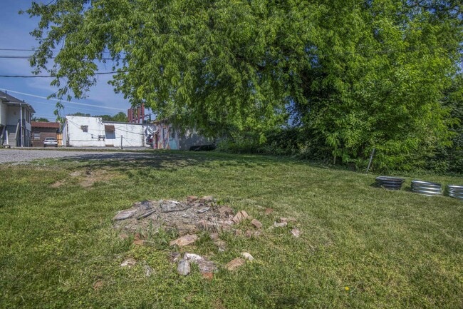 Building Photo - 117 E Glenwood Ave