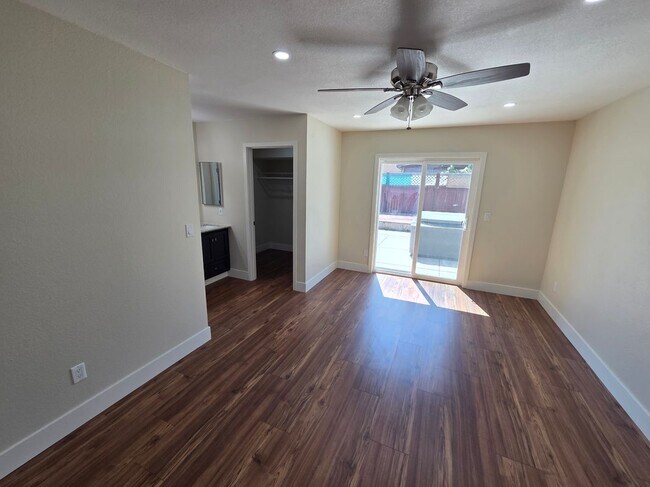 Building Photo - 616 Placer Ln