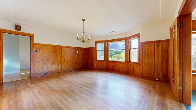 Building Photo - Bright Country Three Bedroom One Bathroom ...