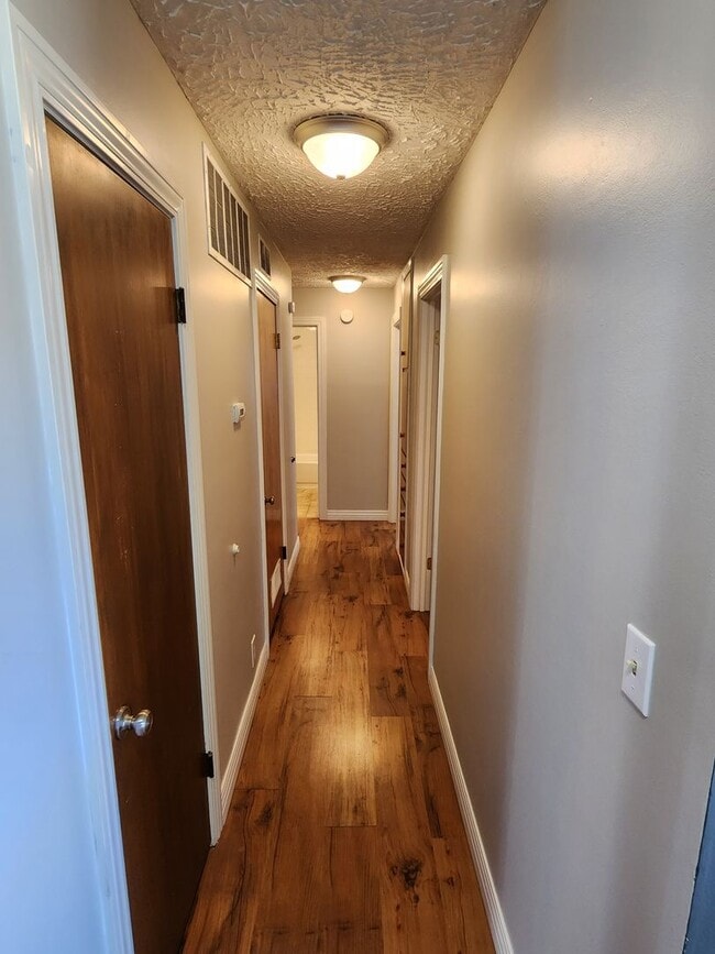 Building Photo - 318 W Feather Pl