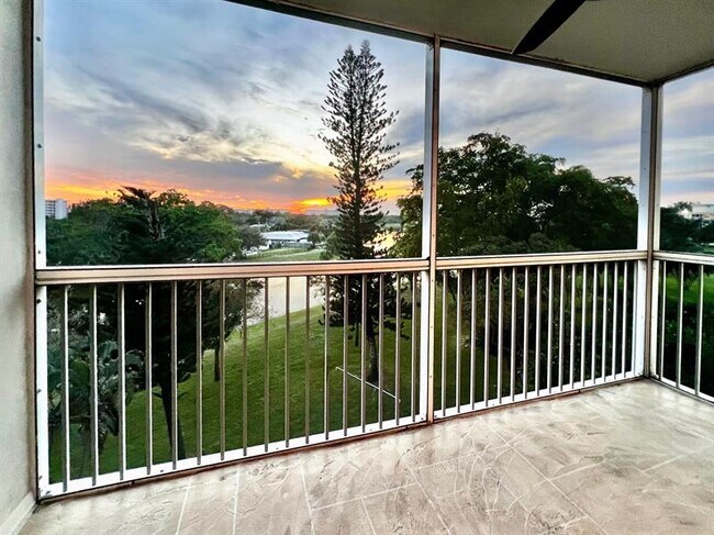 Building Photo - 3010 N Course Dr