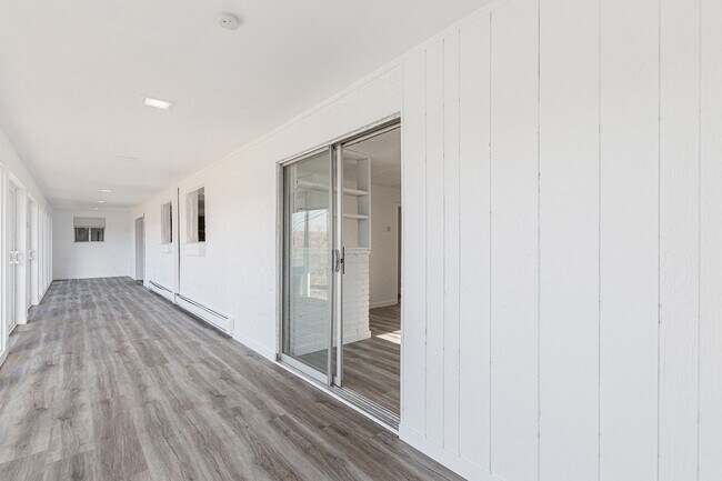 Building Photo - 8th15905