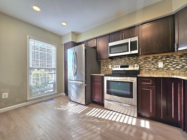 Building Photo - 7664 Northern Oaks Ct