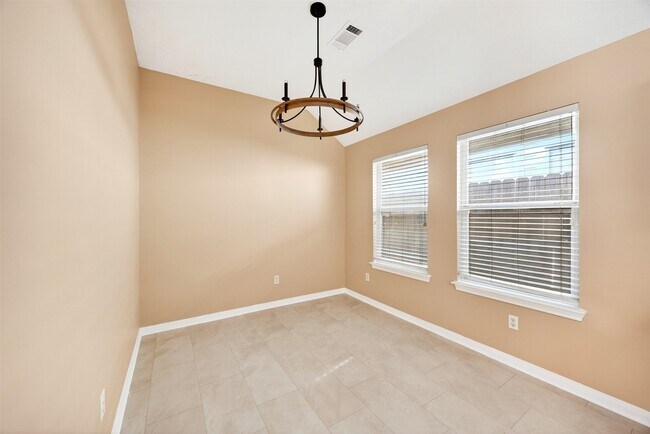 Building Photo - 15014 Middle Oaks Blvd