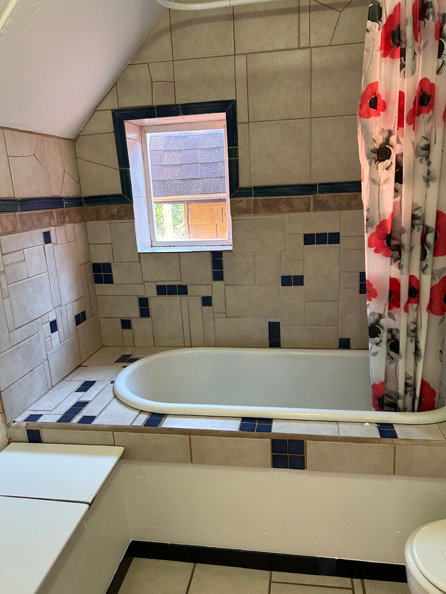 Building Photo - 219 Midway Avenue