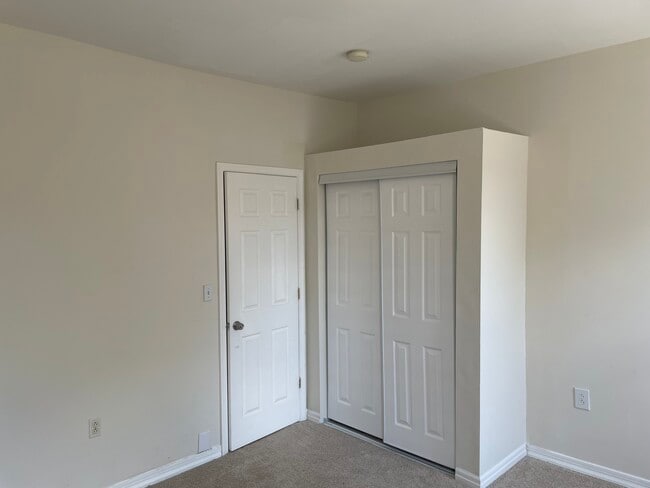 Building Photo - 1831 Fontain St