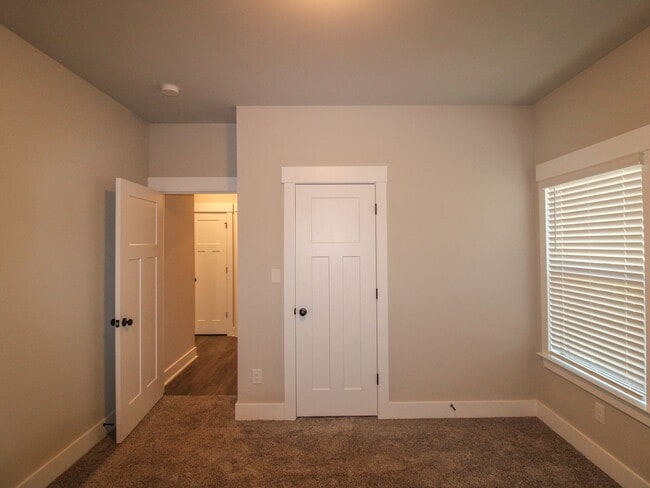 Building Photo - LIKE NEW Home in Natures Cove West in Athe...