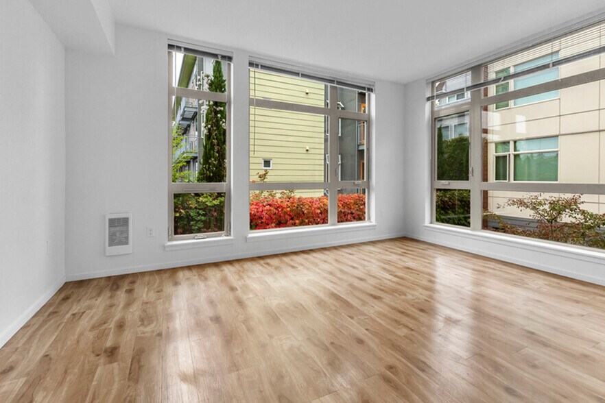 Building Photo - z-042826-The Hayes on Stone Way